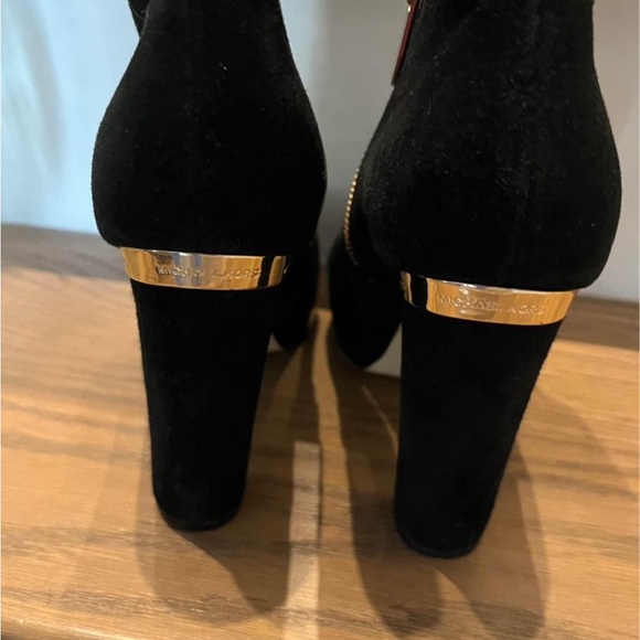 Michael Kors suede zippered ankle boot with gold accents. Size 7.5 - Picture 2 of 3